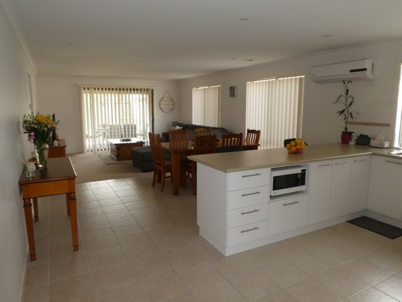 8 Islington Avenue, Cranbourne North VIC 3977