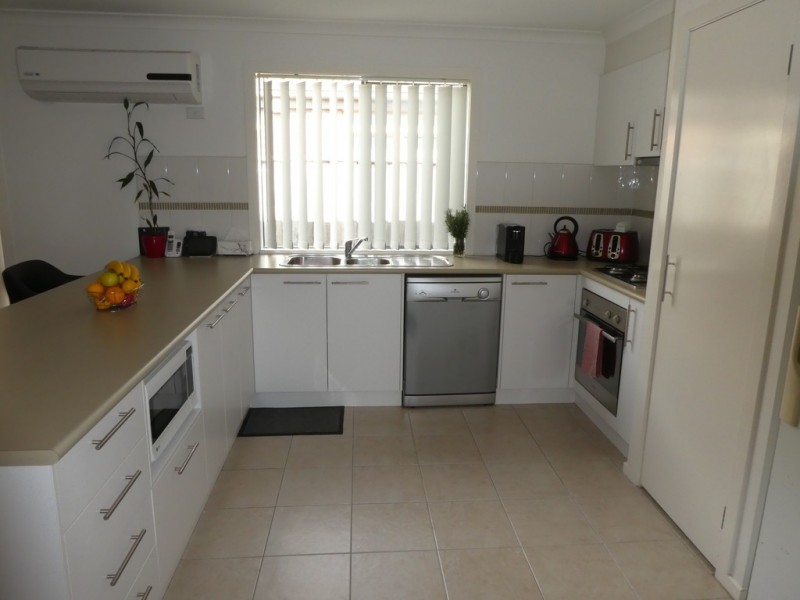 8 Islington Avenue, Cranbourne North VIC 3977