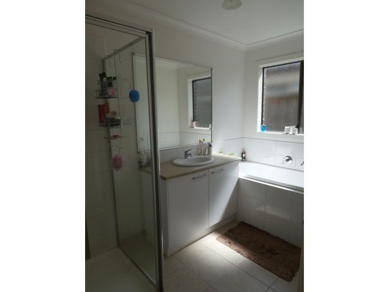 8 Islington Avenue, Cranbourne North VIC 3977