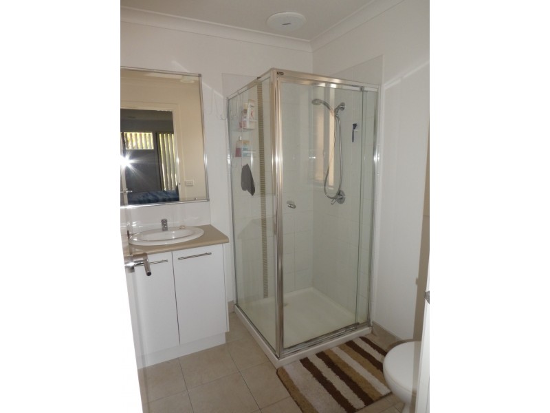 8 Islington Avenue, Cranbourne North VIC 3977