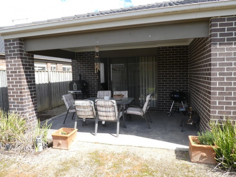 8 Islington Avenue, Cranbourne North VIC 3977