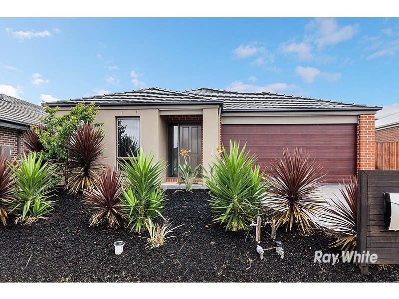 10 Quarters Boulevard, Cranbourne West VIC 3977