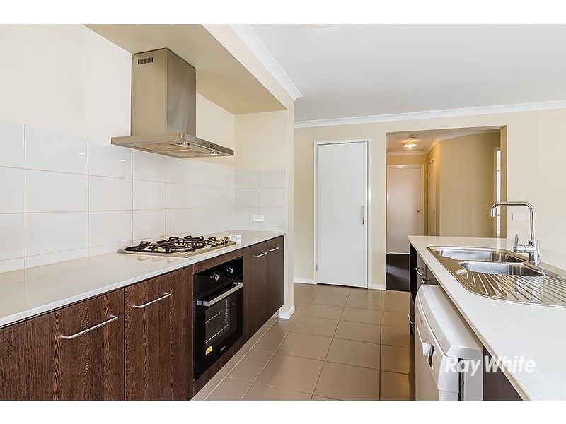 10 Quarters Boulevard, Cranbourne West VIC 3977