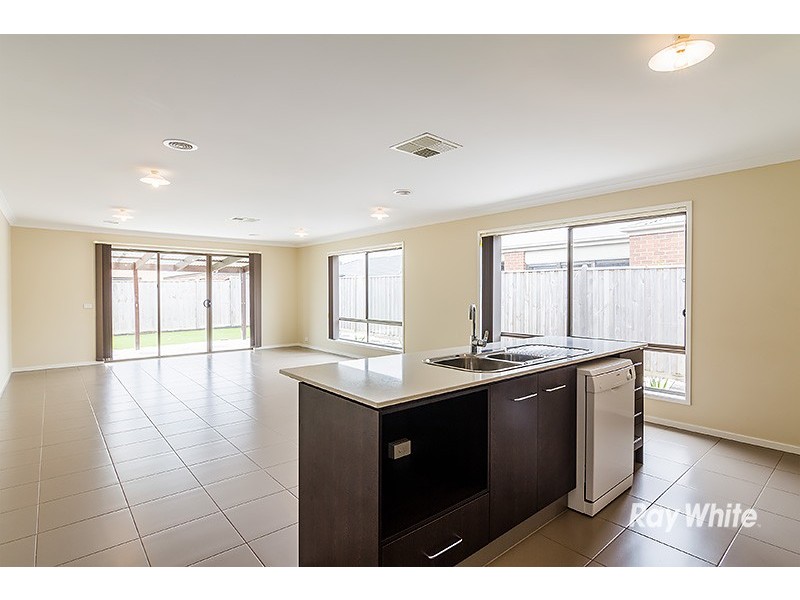 10 Quarters Boulevard, Cranbourne West VIC 3977