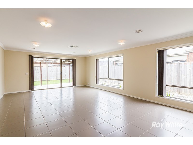 10 Quarters Boulevard, Cranbourne West VIC 3977