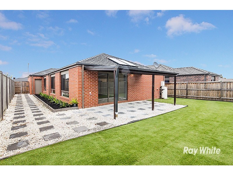 10 Quarters Boulevard, Cranbourne West VIC 3977