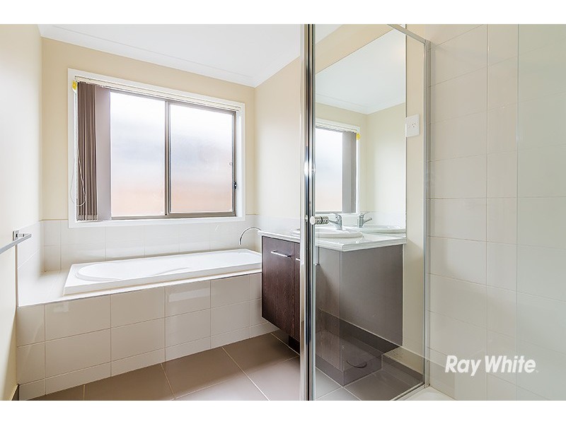 10 Quarters Boulevard, Cranbourne West VIC 3977