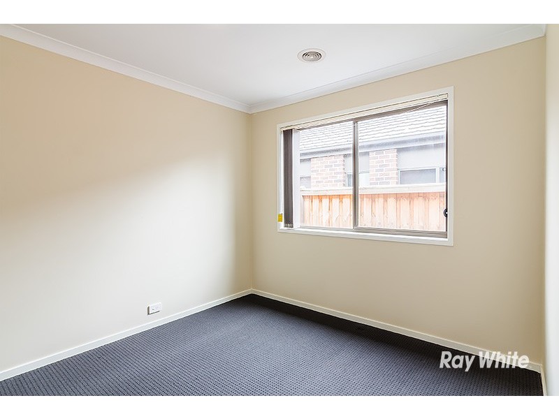 10 Quarters Boulevard, Cranbourne West VIC 3977