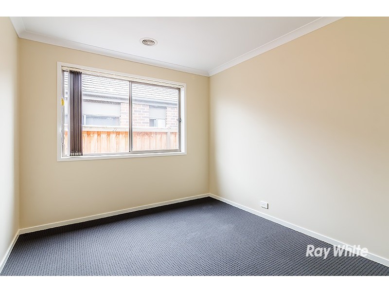 10 Quarters Boulevard, Cranbourne West VIC 3977