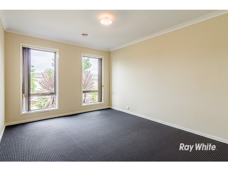 10 Quarters Boulevard, Cranbourne West VIC 3977