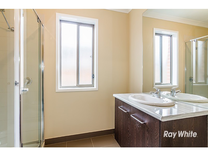 10 Quarters Boulevard, Cranbourne West VIC 3977