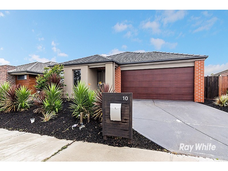 10 Quarters Boulevard, Cranbourne West VIC 3977