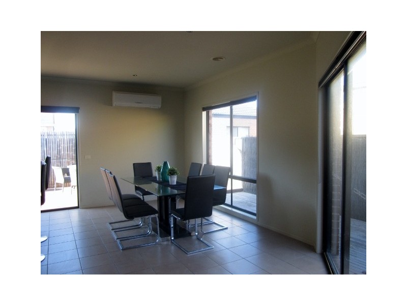 6 Sarton Link, Pakenham VIC 3810