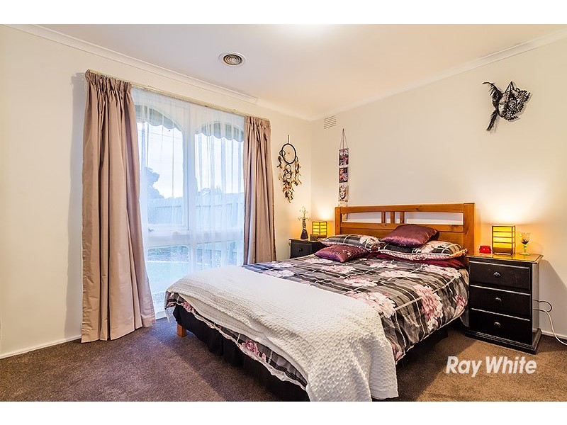 18 Clairmont Avenue, Cranbourne VIC 3977