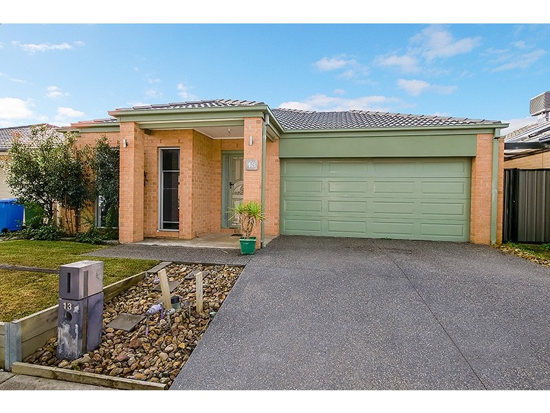 13 Gelderland Drive, Clyde North VIC 3978