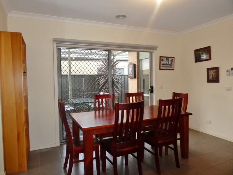 13 Gelderland Drive, Clyde North VIC 3978