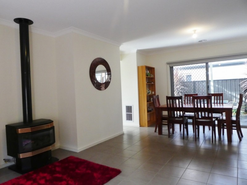 13 Gelderland Drive, Clyde North VIC 3978