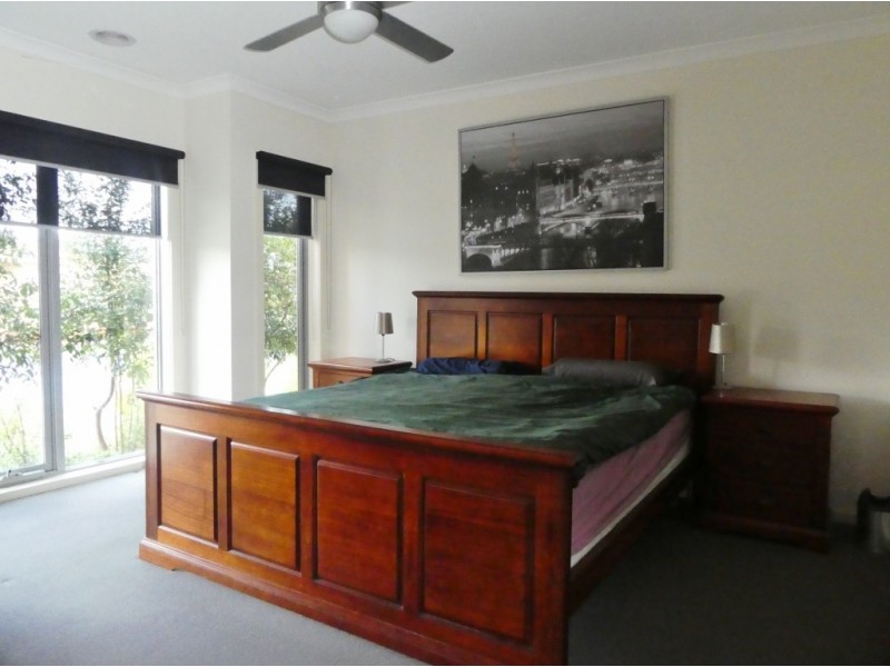 13 Gelderland Drive, Clyde North VIC 3978