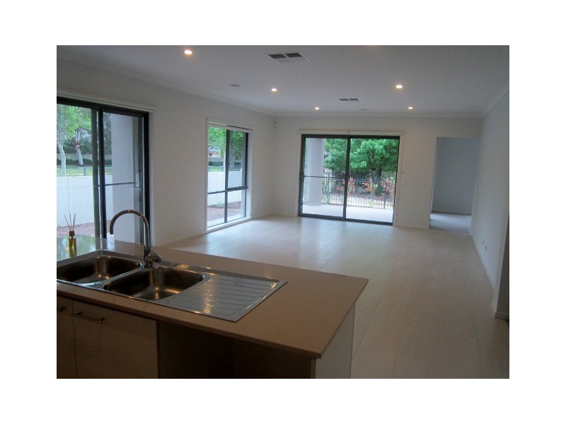 1 Greenside Circuit, Sandhurst VIC 3977