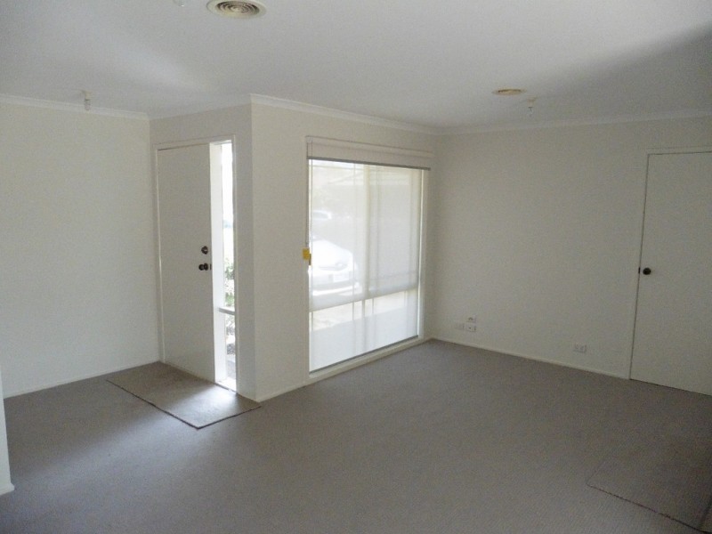 18 Dutton Close, Lynbrook VIC 3975