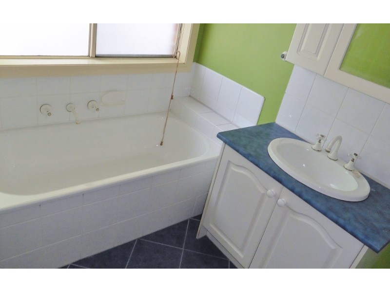 61 Baringa Park Drive, Narre Warren South VIC 3805