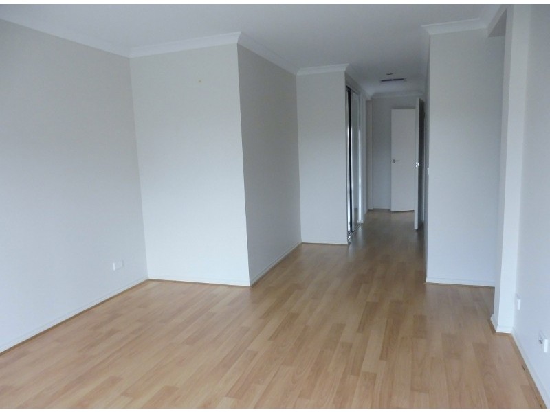 42 Challenger Circuit, Cranbourne East VIC 3977