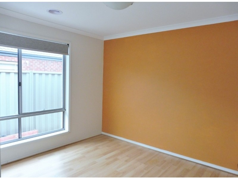 42 Challenger Circuit, Cranbourne East VIC 3977