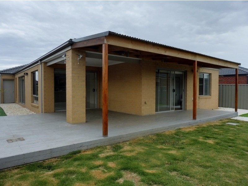 42 Challenger Circuit, Cranbourne East VIC 3977