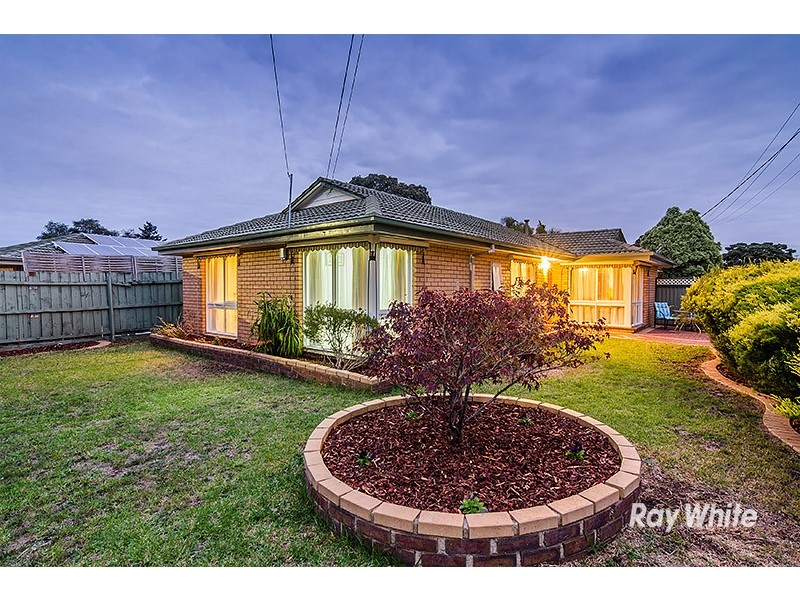 18 Clairmont Avenue, Cranbourne VIC 3977