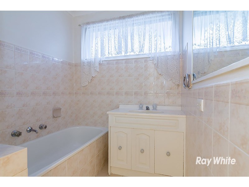 18 Clairmont Avenue, Cranbourne VIC 3977
