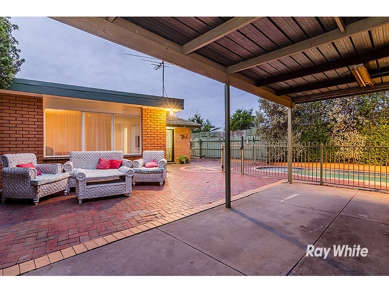 18 Clairmont Avenue, Cranbourne VIC 3977
