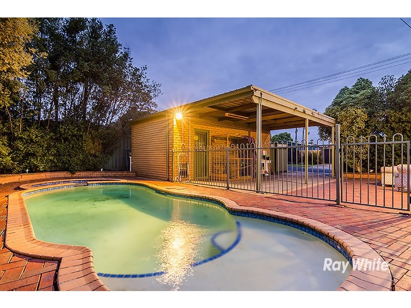 18 Clairmont Avenue, Cranbourne VIC 3977
