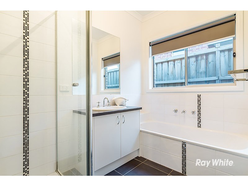 38 Flash Dan Drive, Cranbourne East VIC 3977