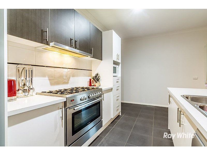 38 Flash Dan Drive, Cranbourne East VIC 3977