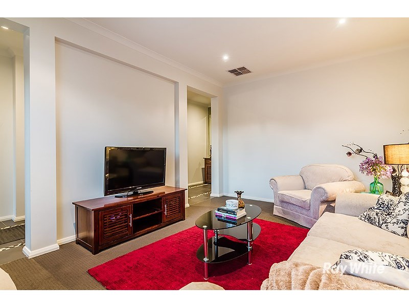 38 Flash Dan Drive, Cranbourne East VIC 3977