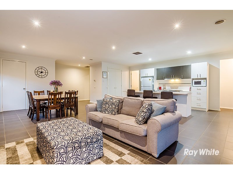 38 Flash Dan Drive, Cranbourne East VIC 3977