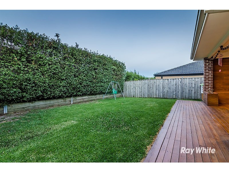 38 Flash Dan Drive, Cranbourne East VIC 3977