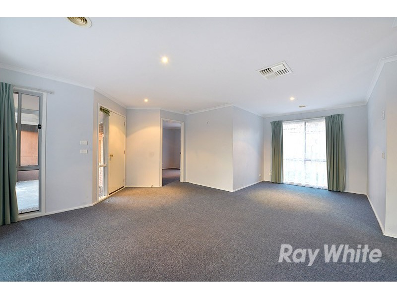18 Scarborough Avenue, Cranbourne West VIC 3977