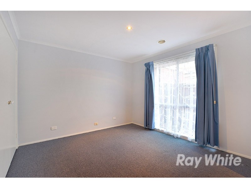 18 Scarborough Avenue, Cranbourne West VIC 3977