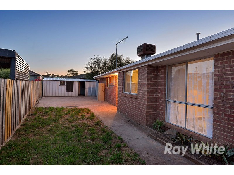 18 Scarborough Avenue, Cranbourne West VIC 3977