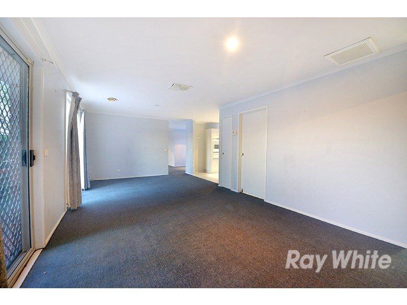 18 Scarborough Avenue, Cranbourne West VIC 3977