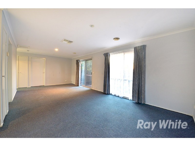 18 Scarborough Avenue, Cranbourne West VIC 3977