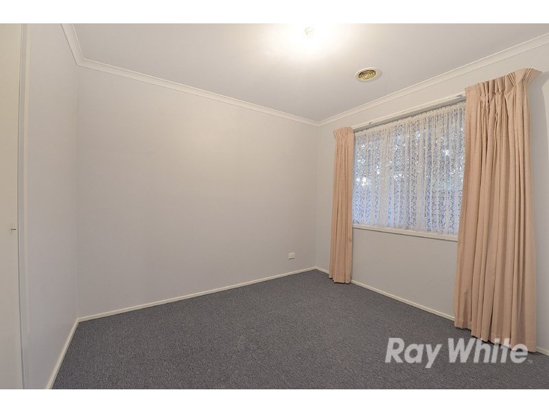 18 Scarborough Avenue, Cranbourne West VIC 3977