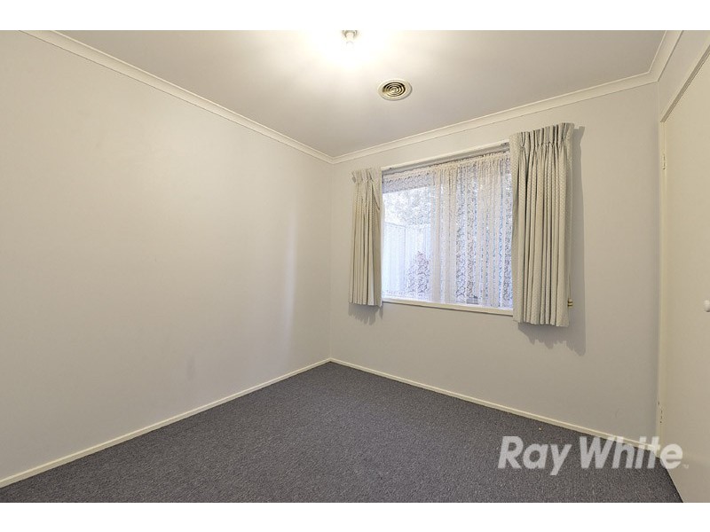 18 Scarborough Avenue, Cranbourne West VIC 3977