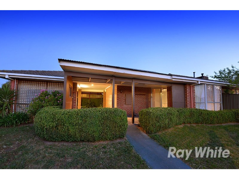 18 Scarborough Avenue, Cranbourne West VIC 3977