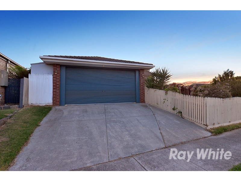 18 Scarborough Avenue, Cranbourne West VIC 3977
