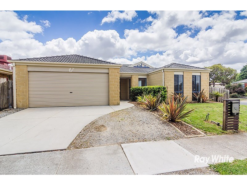 47 Bernborough Avenue, Cranbourne West VIC 3977