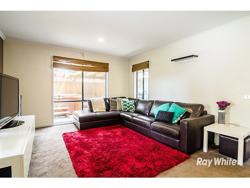 47 Bernborough Avenue, Cranbourne West VIC 3977