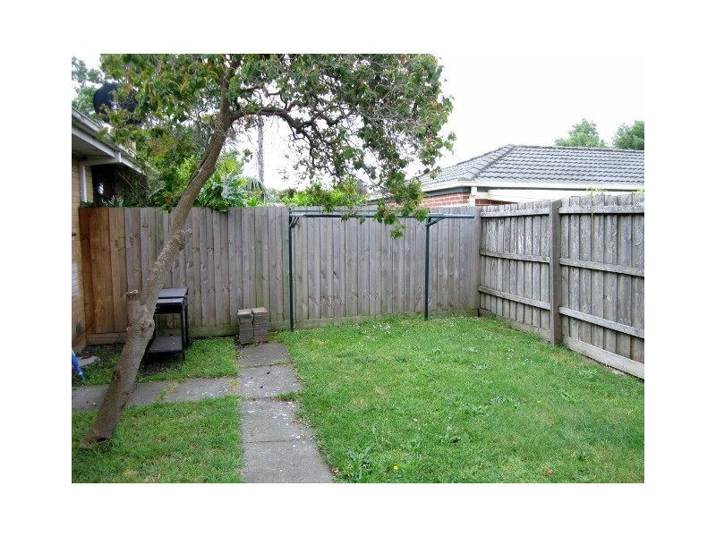 2/26 Childers Street, Cranbourne VIC 3977