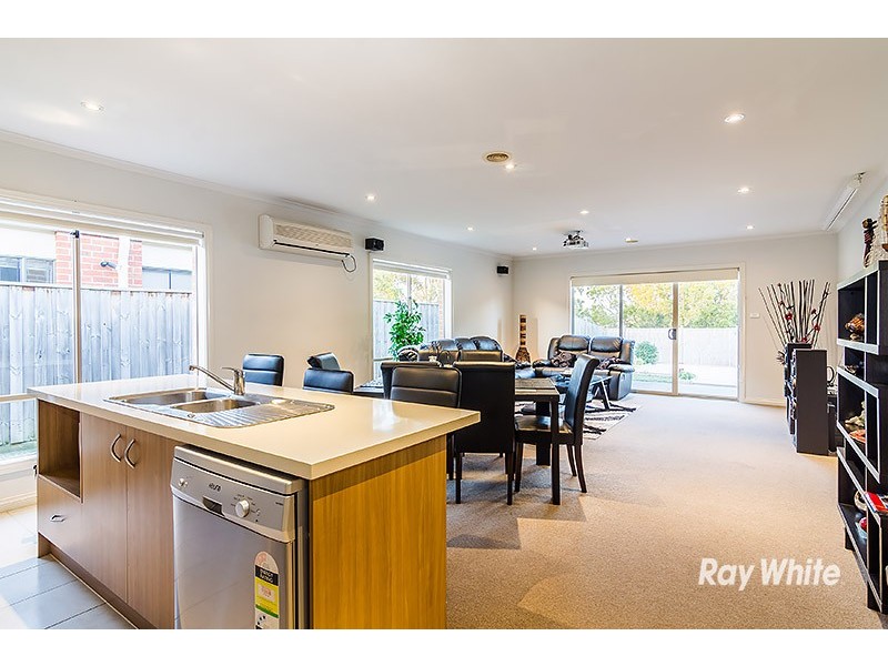 32 Silverwattle Drive, Lyndhurst VIC 3975